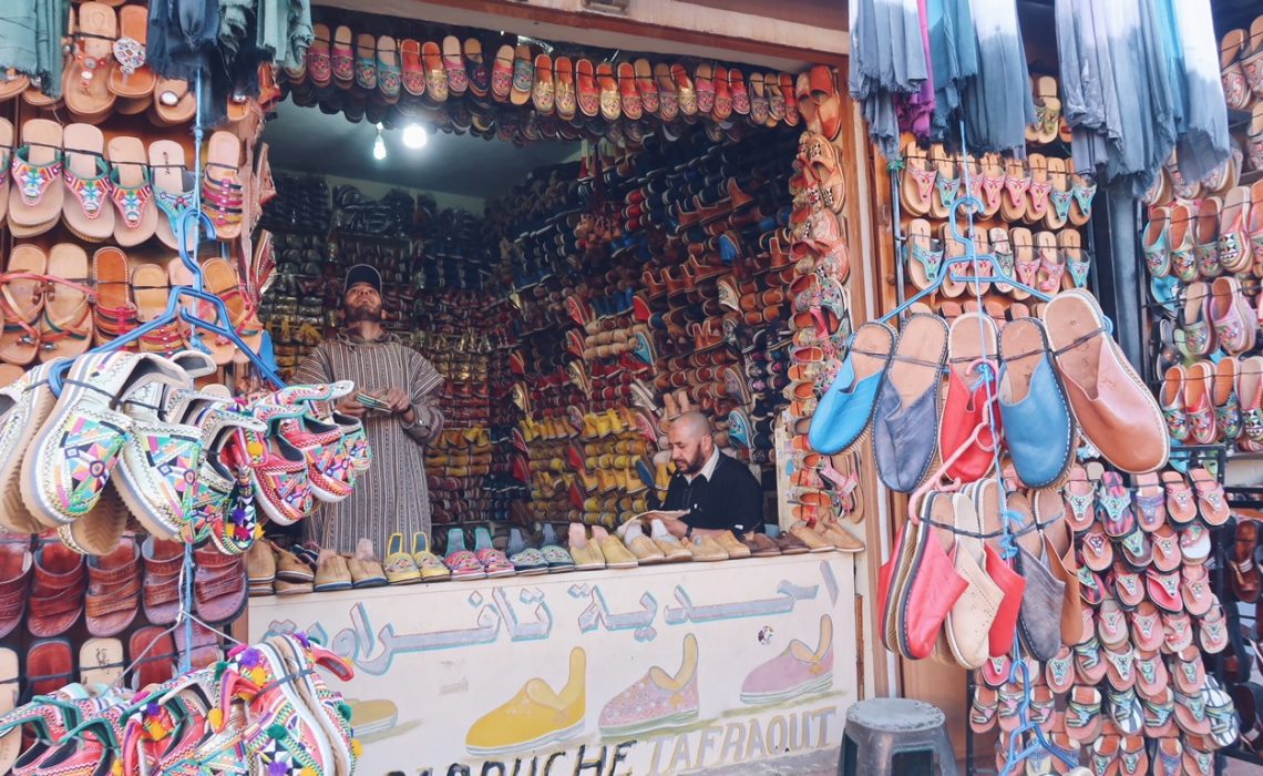 Voyage au Maroc magasin de babouches à Tafraout