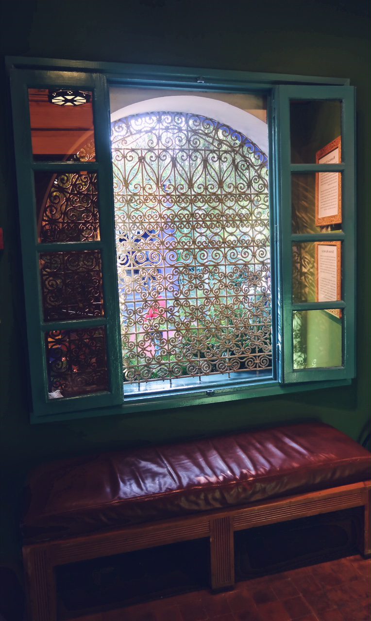 Voyage au Maroc Marrakech fenêtre du jardin majorelle