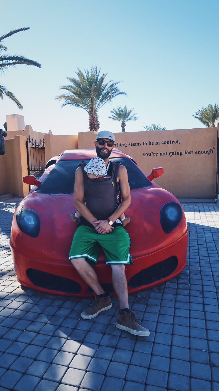Voyage au Maroc Ouarzazate, Atlas Studio, red car