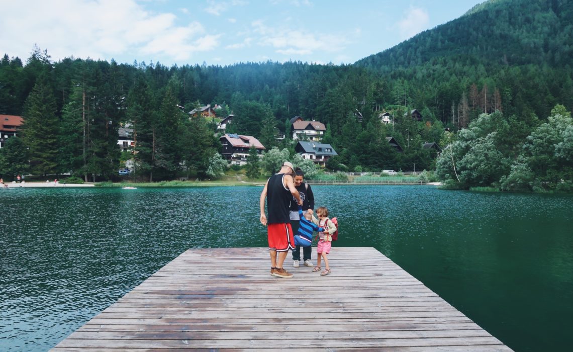 Slovénie Lac Jasna en famille